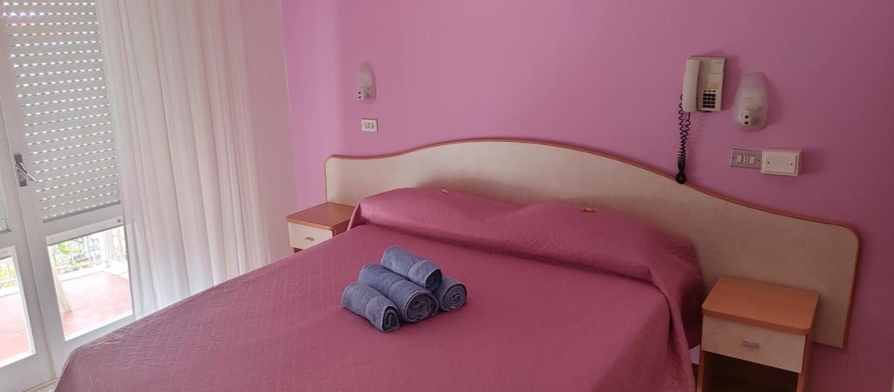 Hotel Adriatico Bellaria – Igea Marina Kültér fotó