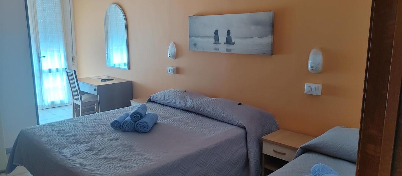 Hotel Adriatico Bellaria – Igea Marina Kültér fotó