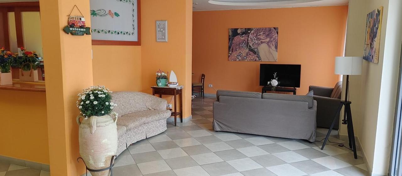 Hotel Adriatico Bellaria – Igea Marina Kültér fotó