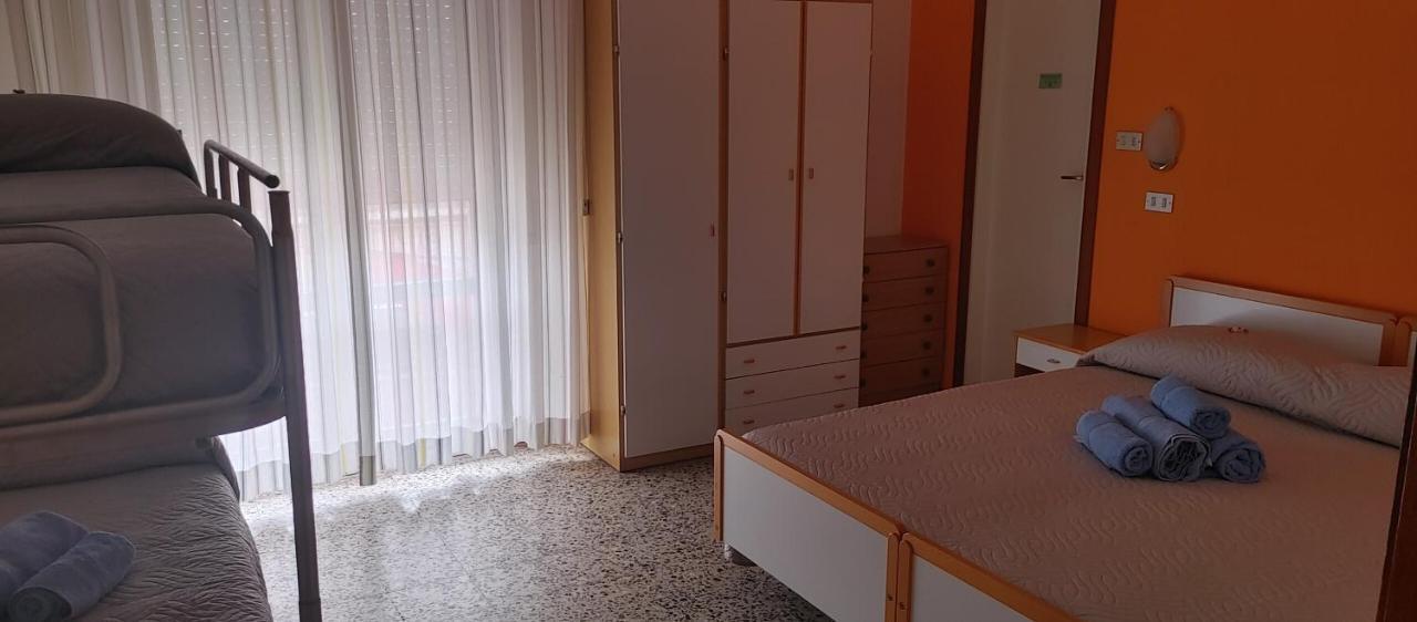 Hotel Adriatico Bellaria – Igea Marina Kültér fotó