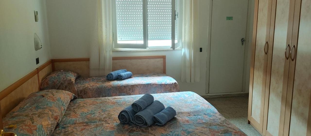 Hotel Adriatico Bellaria – Igea Marina Kültér fotó