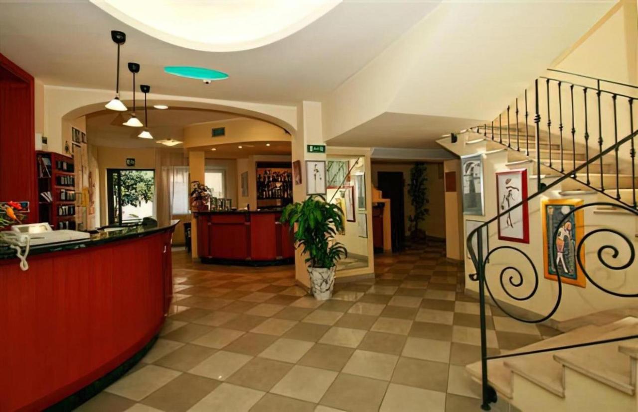 Hotel Adriatico Bellaria – Igea Marina Kültér fotó