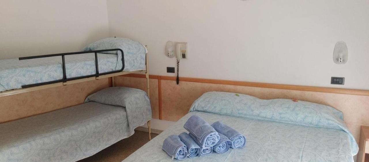 Hotel Adriatico Bellaria – Igea Marina Kültér fotó