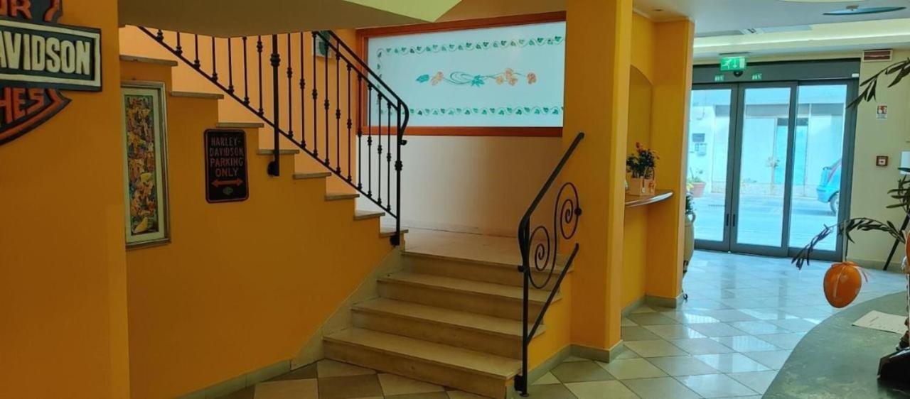 Hotel Adriatico Bellaria – Igea Marina Kültér fotó