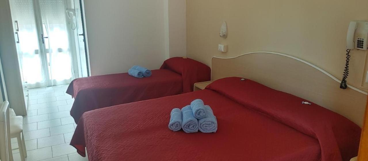 Hotel Adriatico Bellaria – Igea Marina Kültér fotó