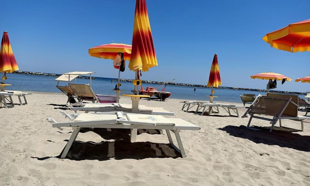 Hotel Adriatico Bellaria – Igea Marina Kültér fotó