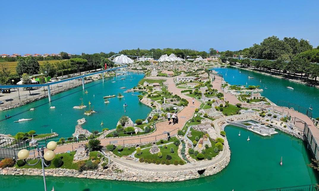 Hotel Adriatico Bellaria – Igea Marina Kültér fotó