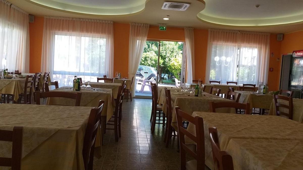 Hotel Adriatico Bellaria – Igea Marina Kültér fotó
