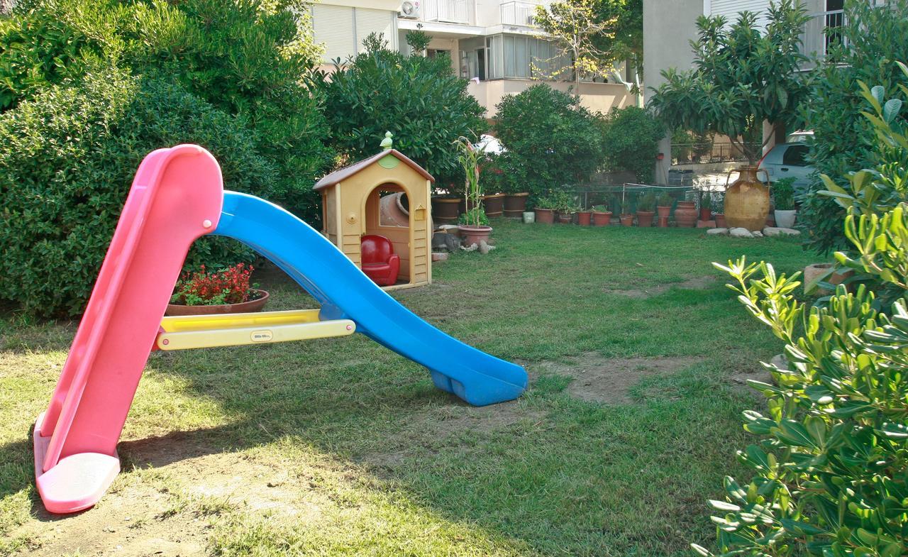 Hotel Adriatico Bellaria – Igea Marina Kültér fotó